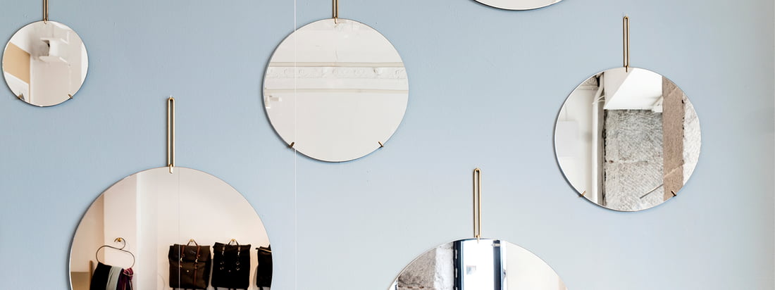 The mirrors by Moebe are a must-have in every home in a wide variety of shapes and designs. The first mirror that the brand conceived is the round wall mirror.