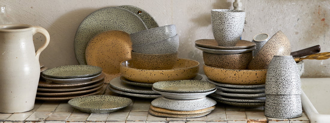 The Gradient tableware from HKliving combines natural materials and exciting design, which is expressed not only in the colours but also in the feel.