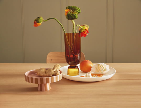 Find trays, decorative bowls, serving boards and many other storage options for the kitchen here ...
