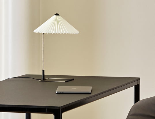 The Matin LED table lamp by Hay in the ambience view: The table lamp with its pleated shade looks especially good as a reading lamp beside the bed.