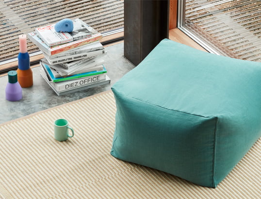 The Varer Pouf by Hay in the ambience view: The cozy pouf convinces with its fresh and unusual color and becomes a real eye-catcher in the apartment.