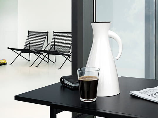 The thermal jug from Eva Solo is made for the Eva Solo tea filter and also coffee filter. The white thermal jug particularly suited for hot or cold drinks.