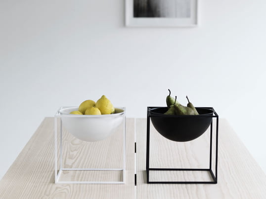 The fruit bowl “Kubus Bowl" from by lassen is a highlight decoration for the living room and kitchen. The fruit bowls are available in white, black, gold and numerous other colours.