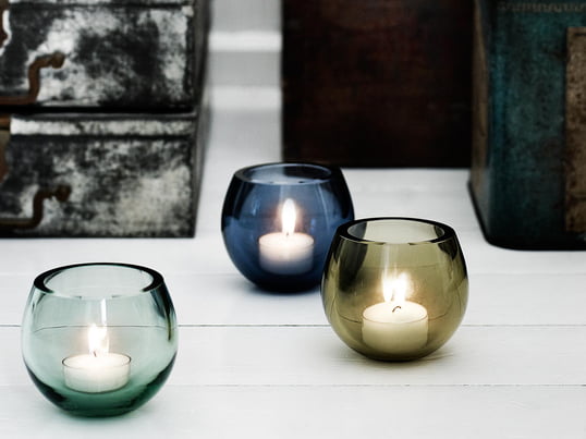 The tea light holder is available in various, transparent pastel shades which can arranged well together on the table or on a window sill. Design by Peter Svarrer.