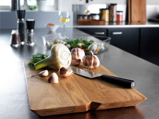 The cutting board not only protects your kitchen counter, but it is also great as a serving board. It presents meat, cheese and fruit in a particularly beautiful way.