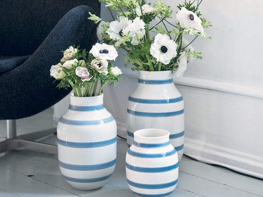 Mediterranean vases made of ceramic with stripes by Kähler Design: The Omaggio vases by Kähler in light blue radiate Mediterranean flair. Holiday feeling at home.