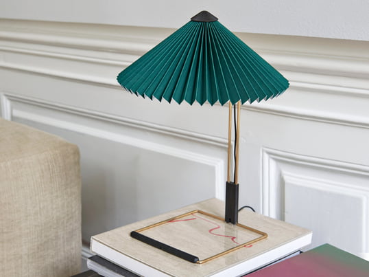 The Matin LED table lamp by Hay in the ambience view: The table lamp with its pleated shade looks especially good as a reading lamp beside the bed.