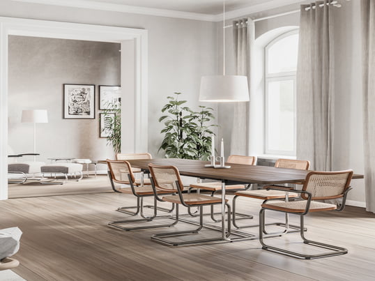 The S 32 // S 64 special edition 2022 is ideal for grouping around your dining table. They are not only visually eye-catching, but also provide comfort.