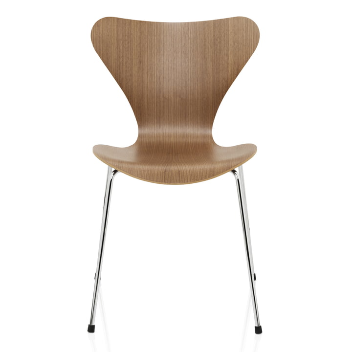 Serie 7 Chair (46.5 cm) from Fritz Hansen in natural walnut / chrome-plated