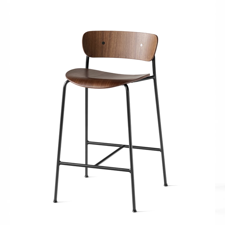 Pavilion Bar stool AV7 from & tradition - H 85 cm, black / walnut varnished