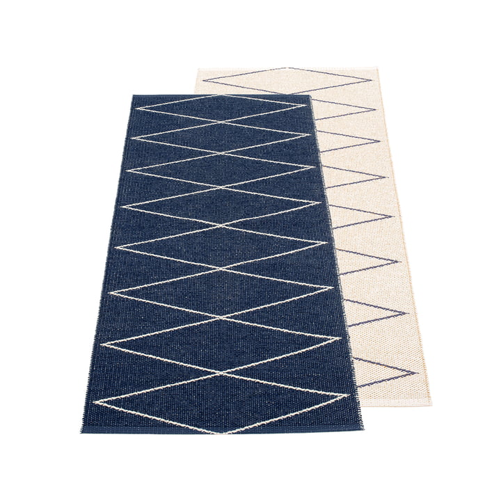 Max reversible carpet, 70 x 160 cm in dark blue / vanilla by Pappelina 