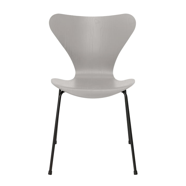 Series 7 chair from Fritz Hansen in ash nine gray stained / black frame