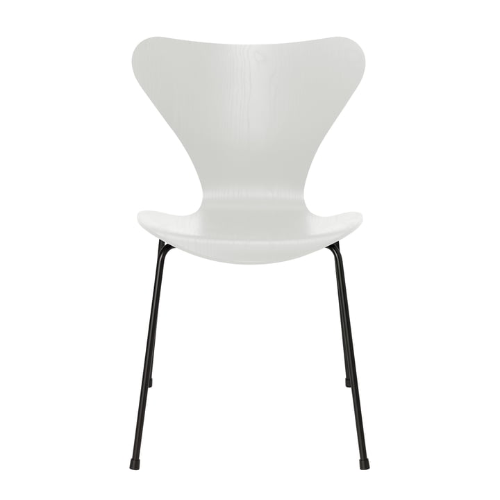 Series 7 chair from Fritz Hansen in white stained ash / black frame