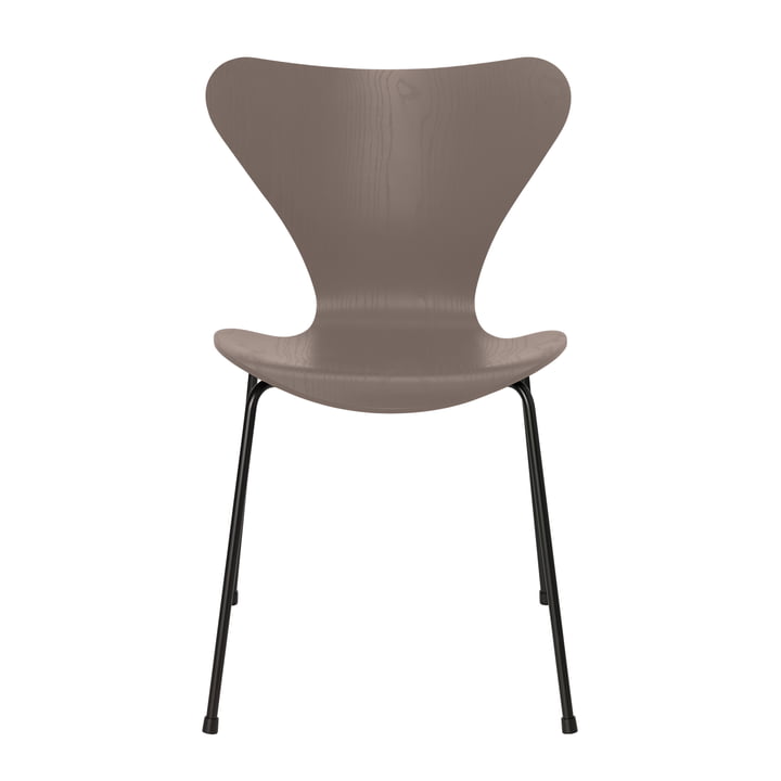 Series 7 chair from Fritz Hansen in deep clay stained ash / black frame