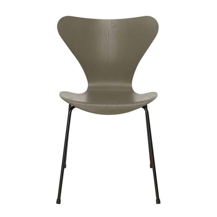 Series 7 chair from Fritz Hansen in olive green stained ash / black frame
