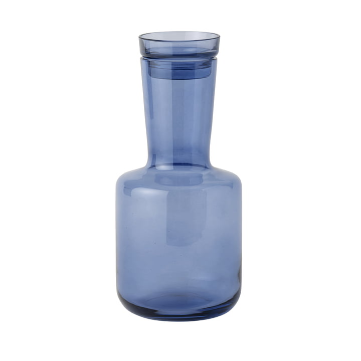 Raise Glass carafe from Muuto in the color indigo