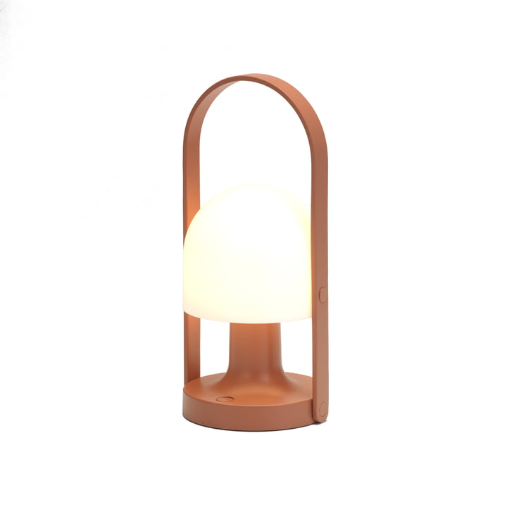 FollowMe Outdoor rechargeable LED table lamp, H 28.8 cm by marset in terracotta