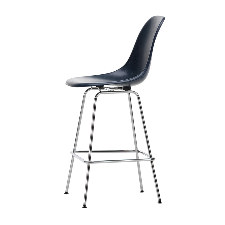 Eames Fiberglass Bar stool, medium, chrome-plated / navy blue by Vitra