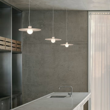 The w202 Halo S3 LED pendant luminaires from Wästberg above the stone kitchen island