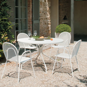 The Ronda garden furniture from Emu on the terrace in front of the house