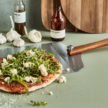 Pizza peel with adjustable handle from Nicolas Vahé