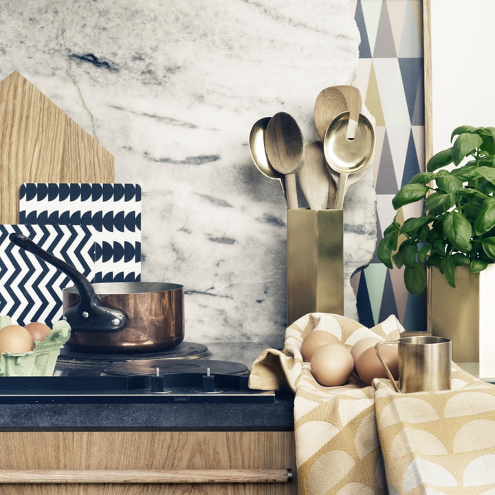 Shiny is fashionable: shimmering metals and geometric shapes