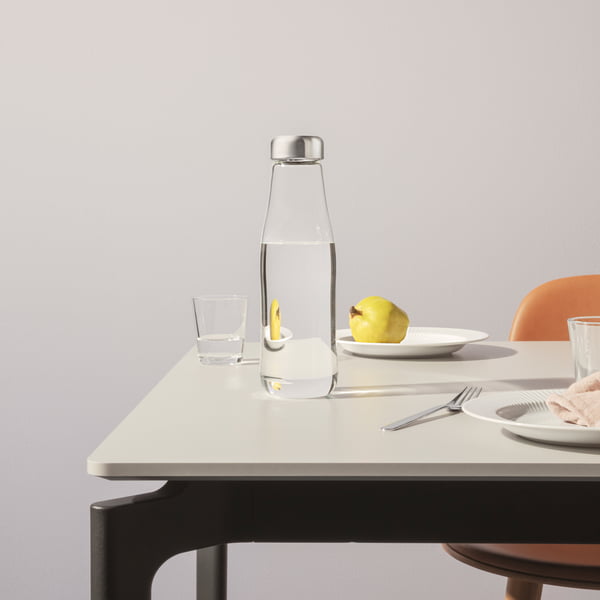 Minimalist glass carafe for every meal